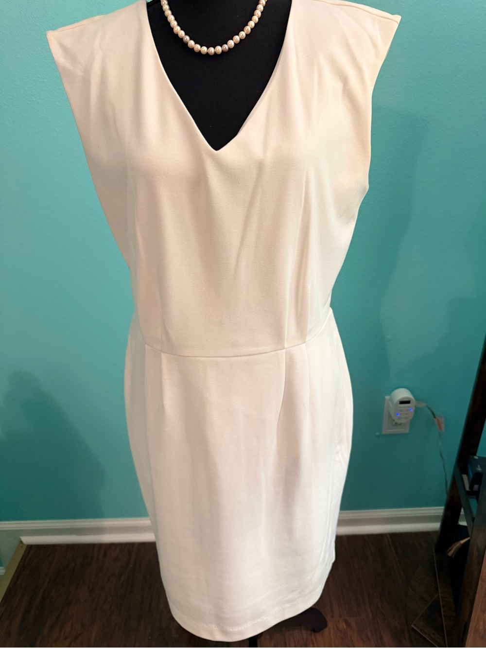 Banana Republic Elegant Cream V-Neck Sheath Dress